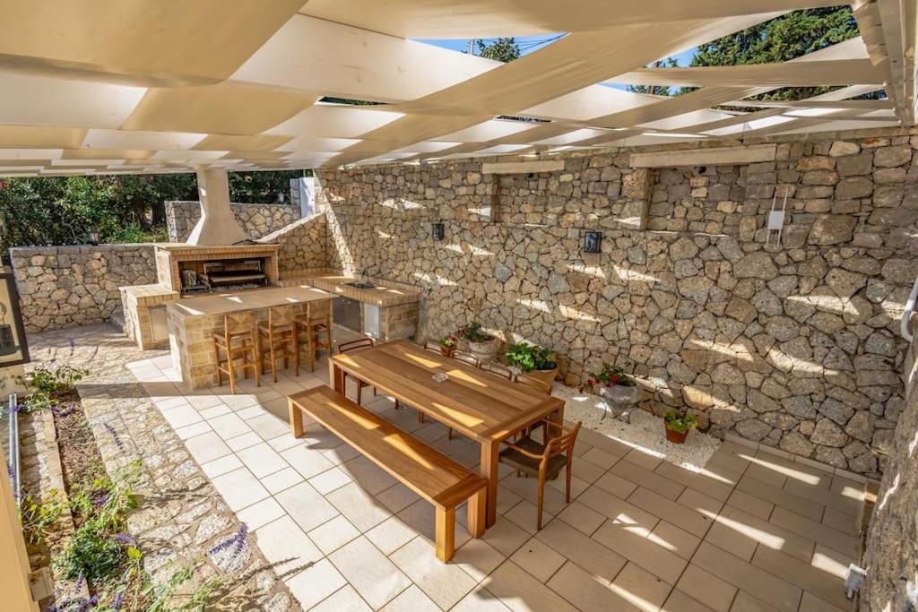 Villa Isabelle With Superb Views