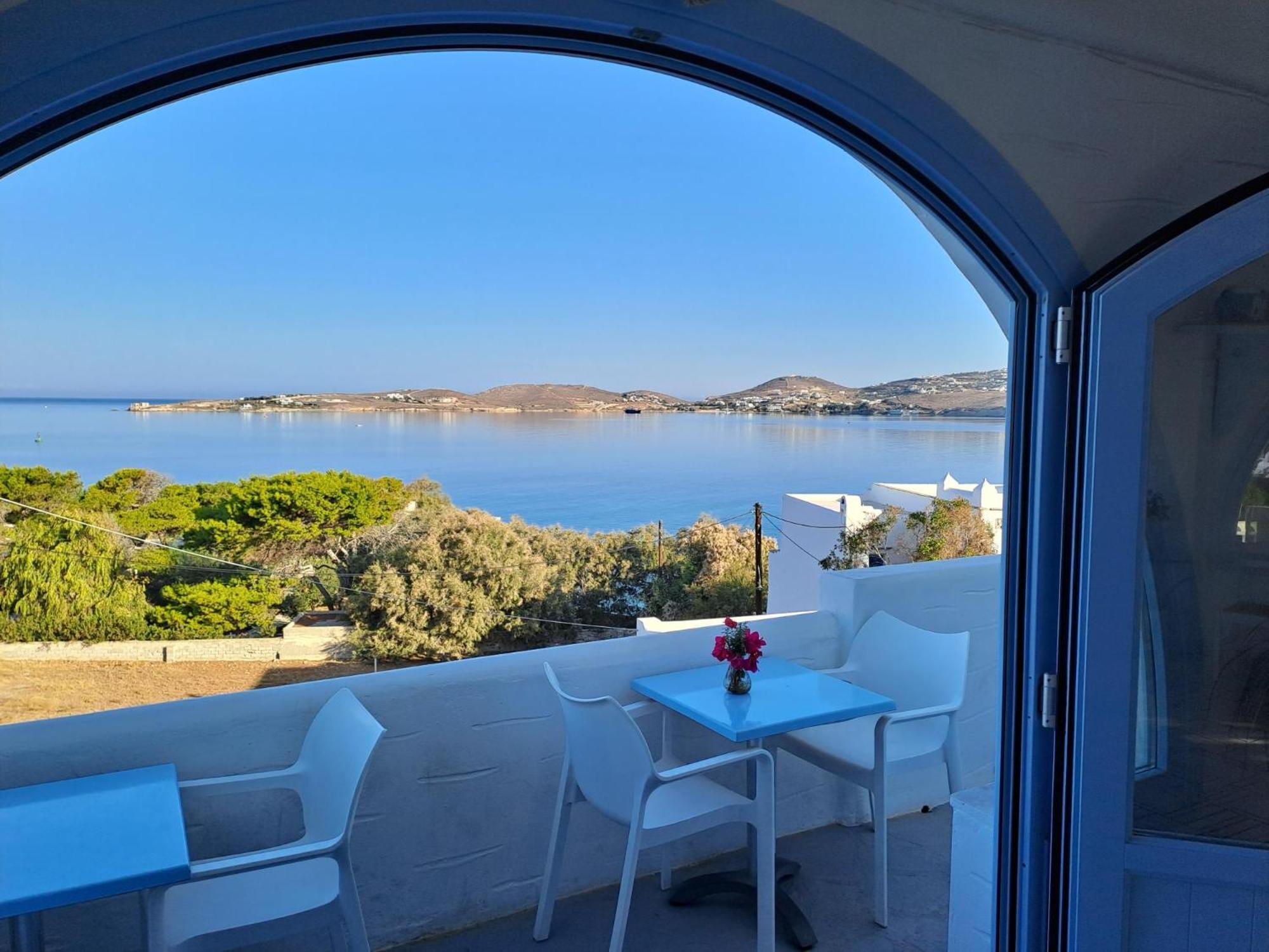 Stratos & 3* Parikia (Paros)
