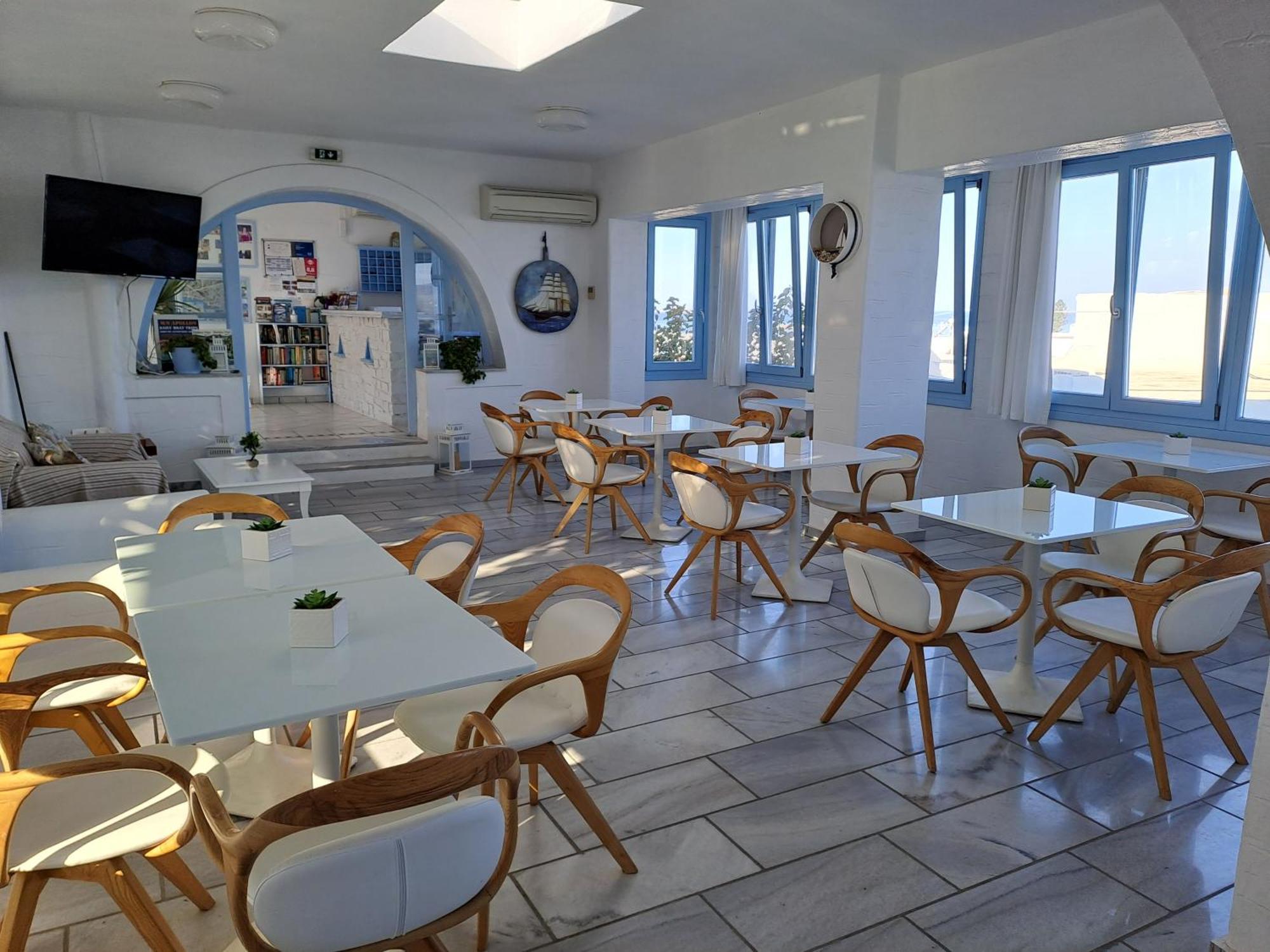 Stratos & Aparthotel Parikia (Paros)