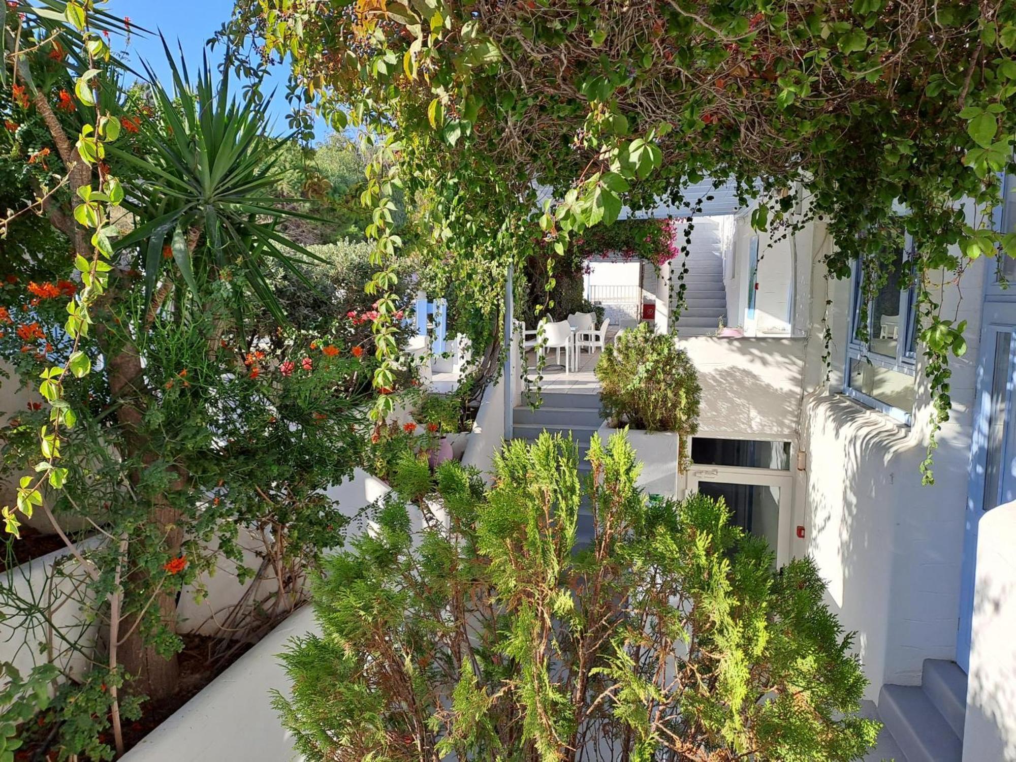 Stratos & Aparthotel