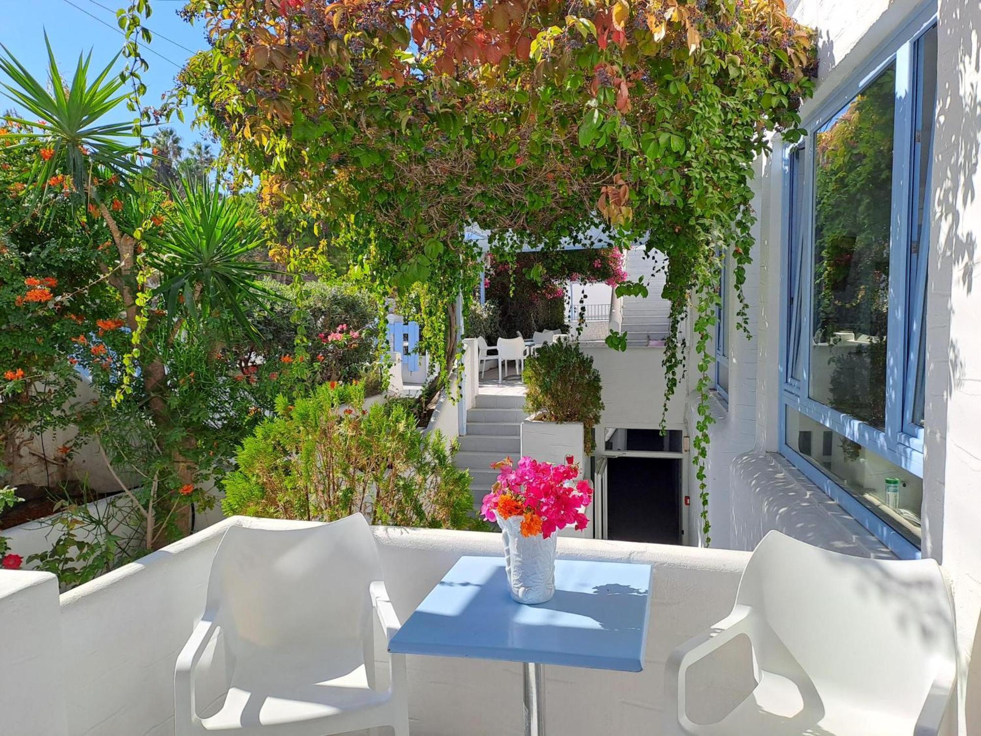 Stratos & Aparthotel 3*