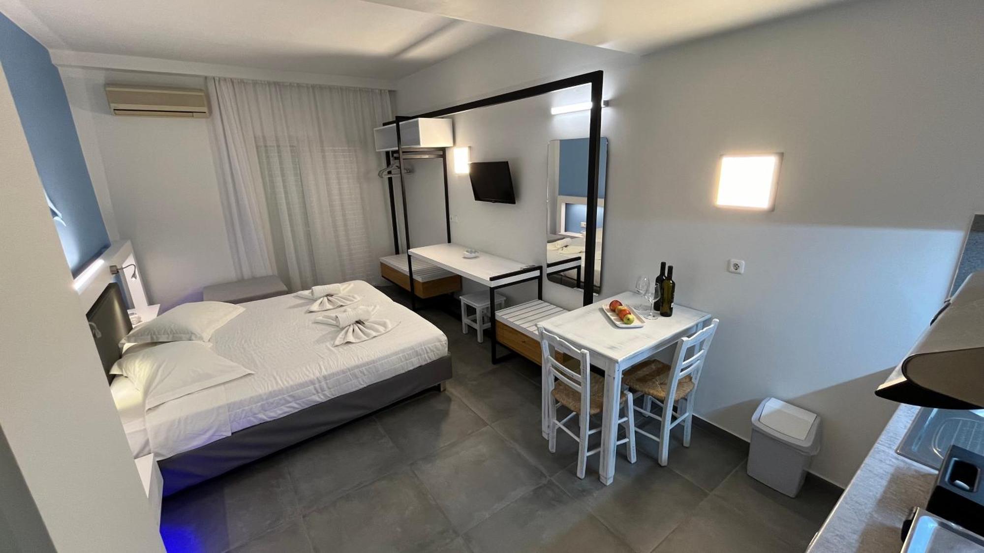 Aparthotel Niriides 3*