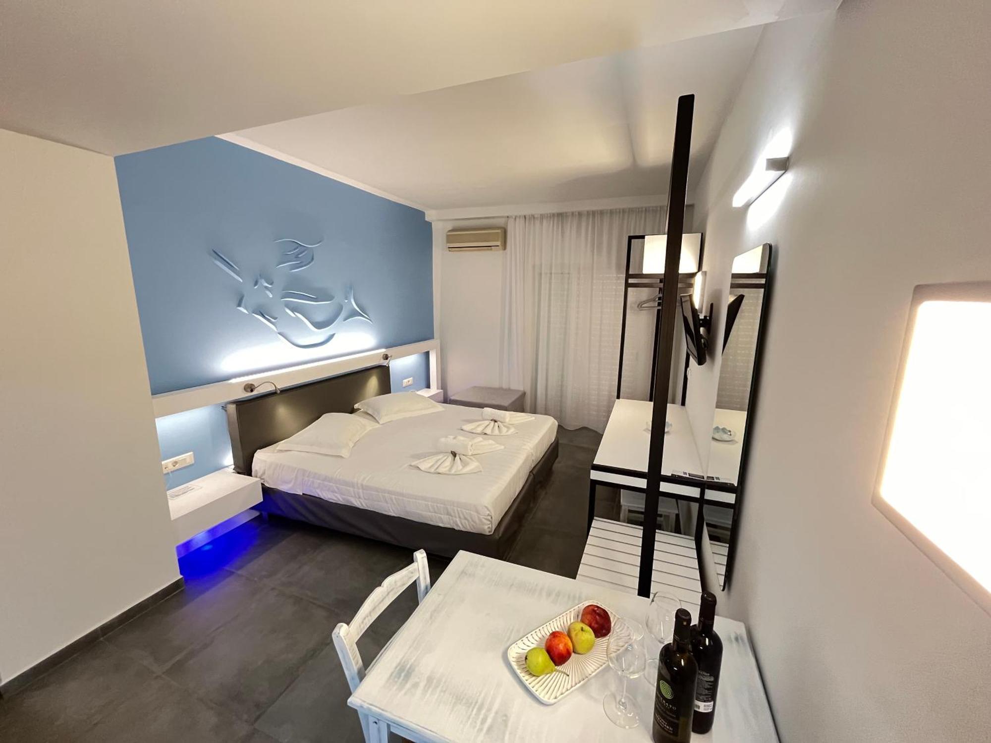 Aparthotel Niriides 3*