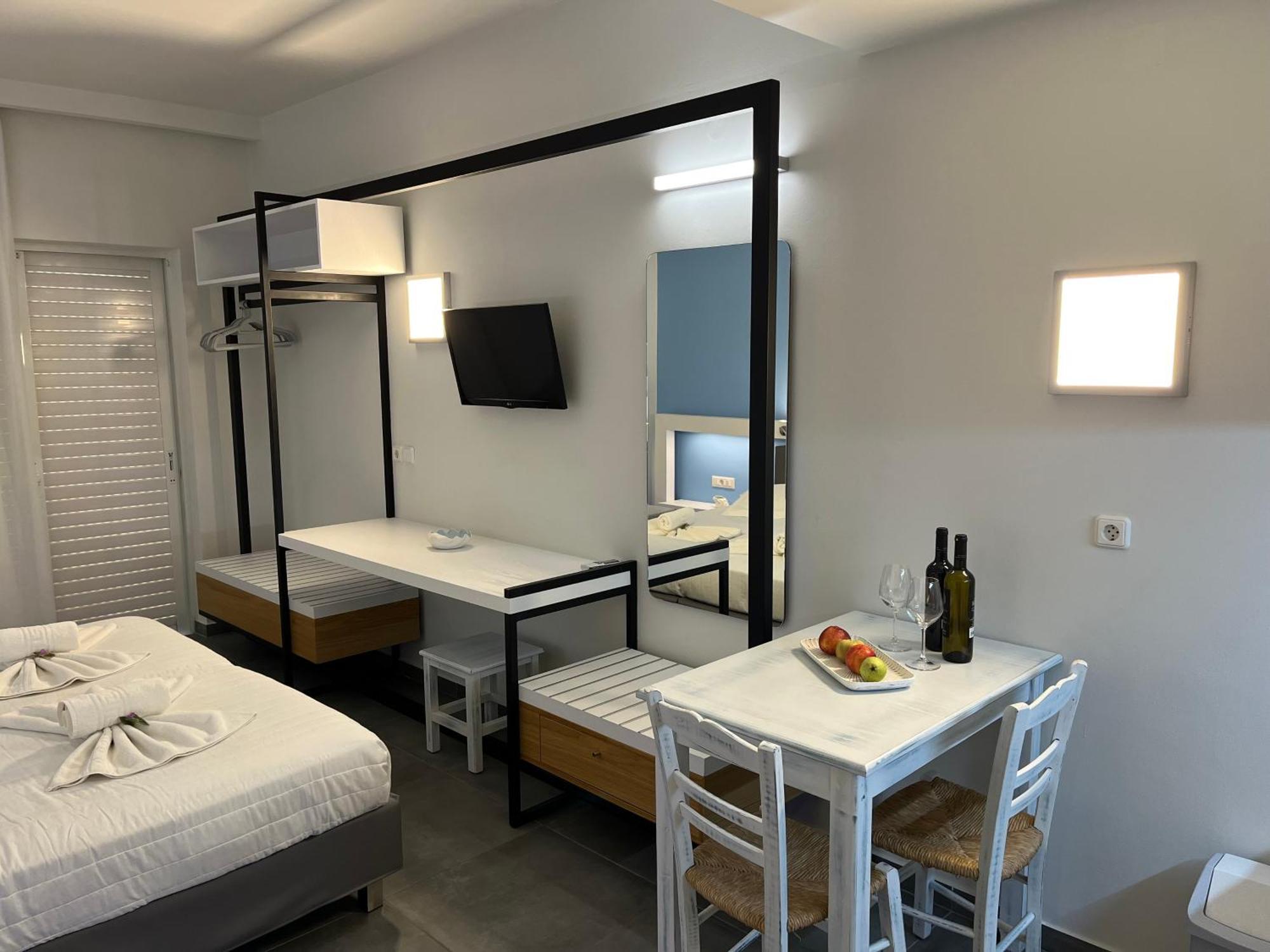 Aparthotel Niriides 3*