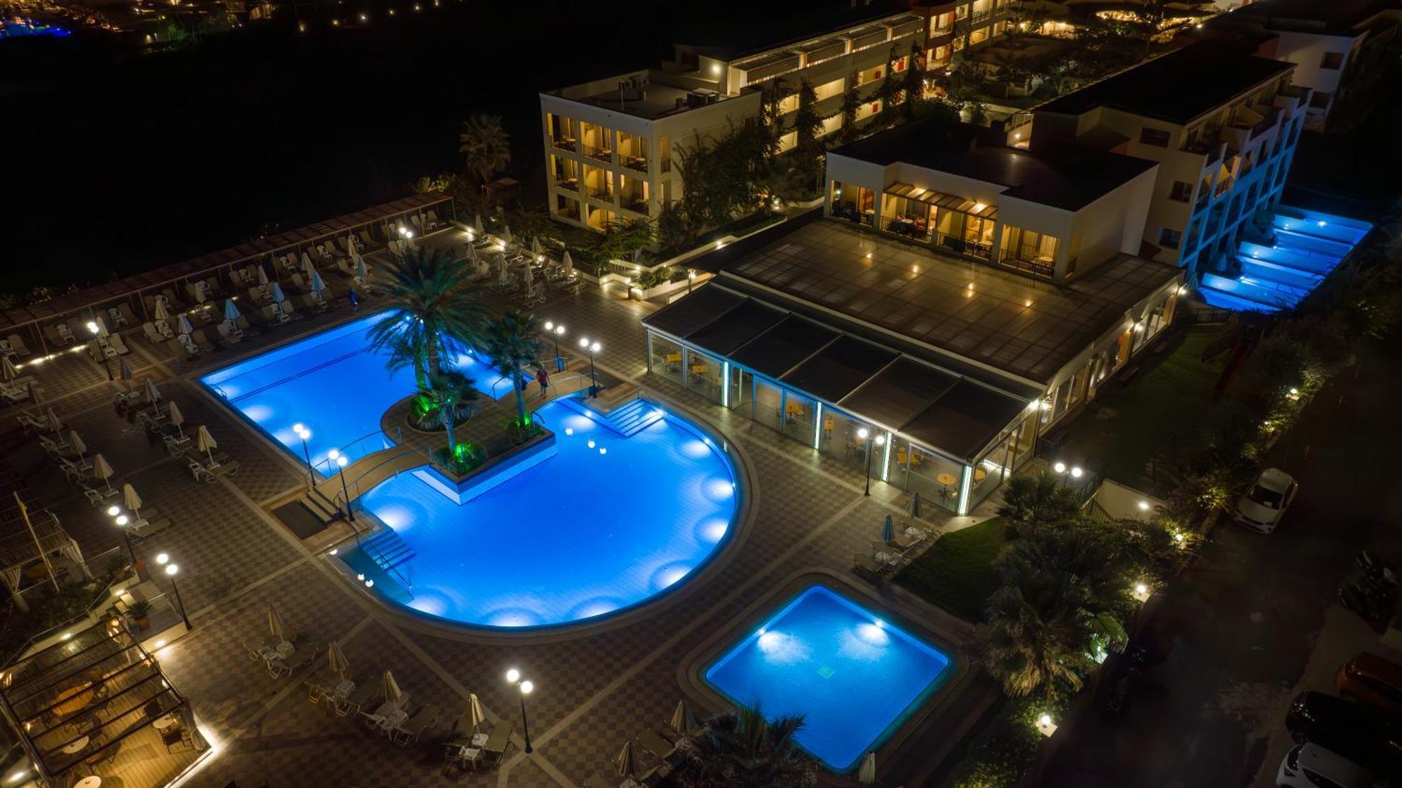 Hydramis Palace Resort