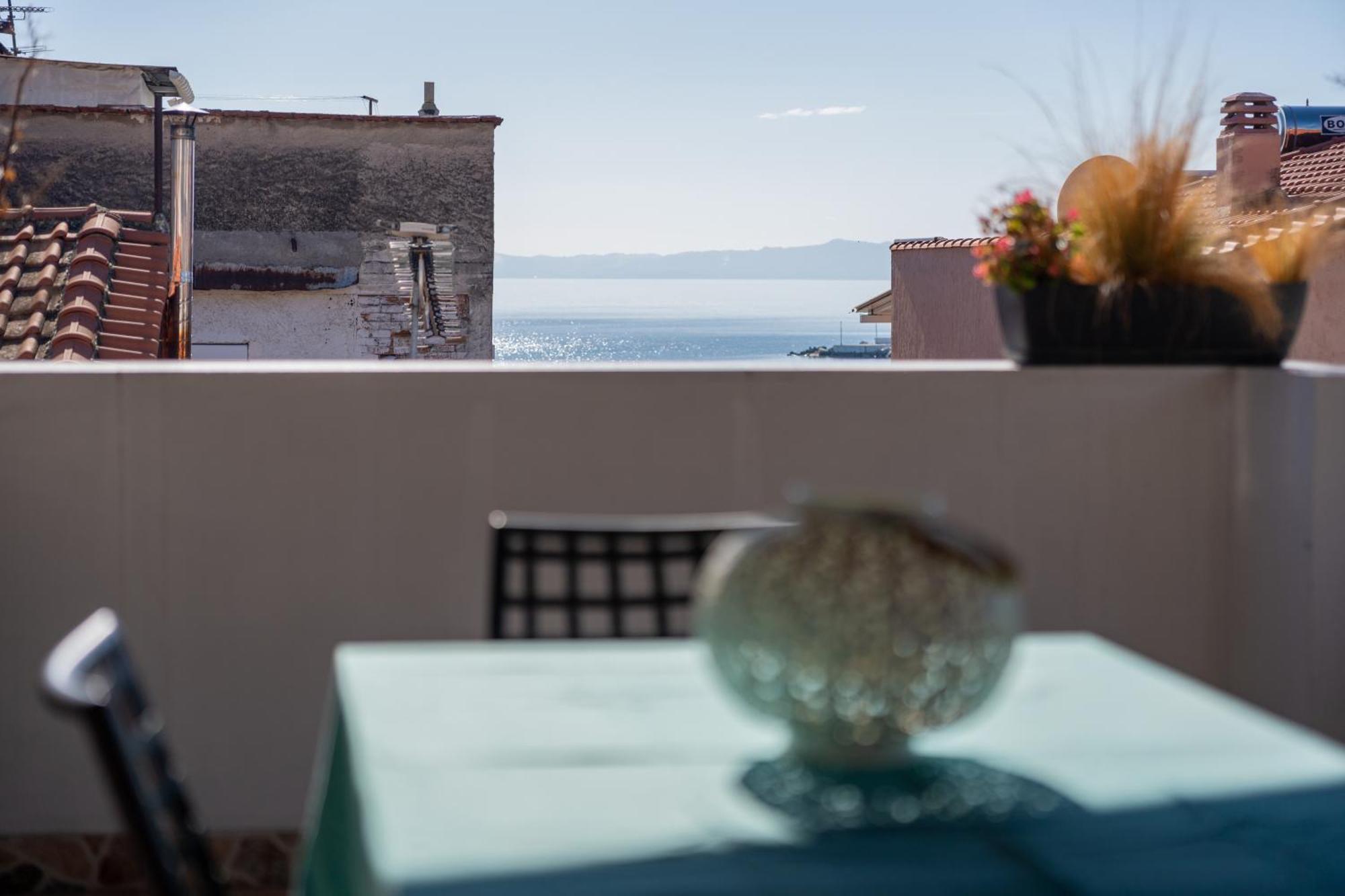 The Sunset Balcony Apartment
