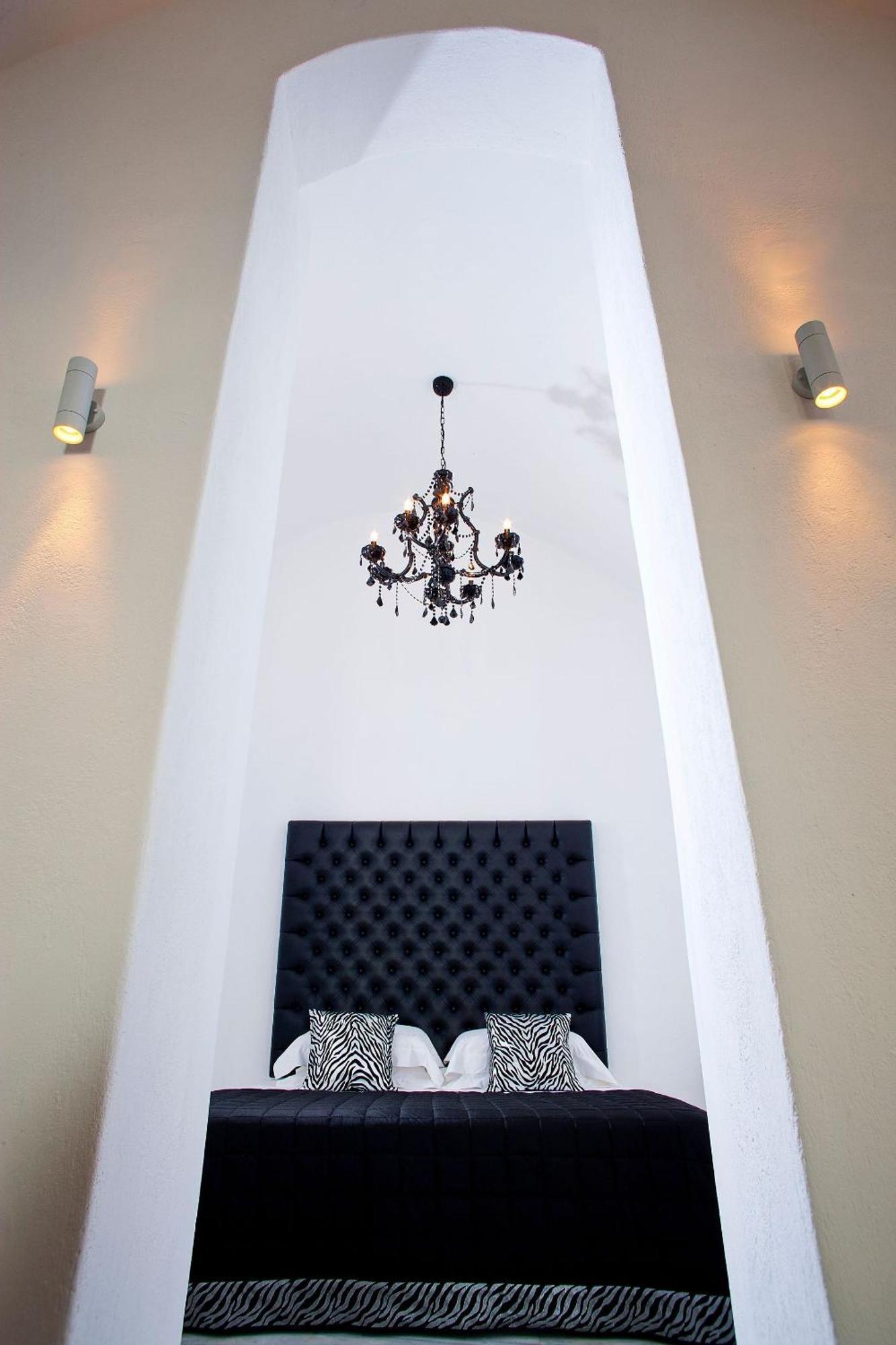 Venetian-Style Santorini Villa 1 Bedroom Villa Astroglia Beautiful Caldera Sea Views Private Jacuzzi Fira *