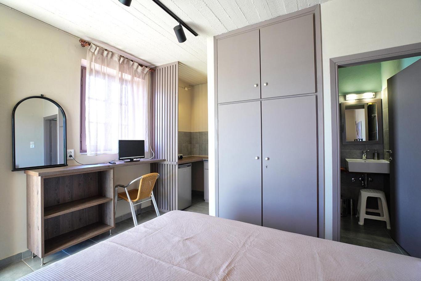 Alekos Aparthotel