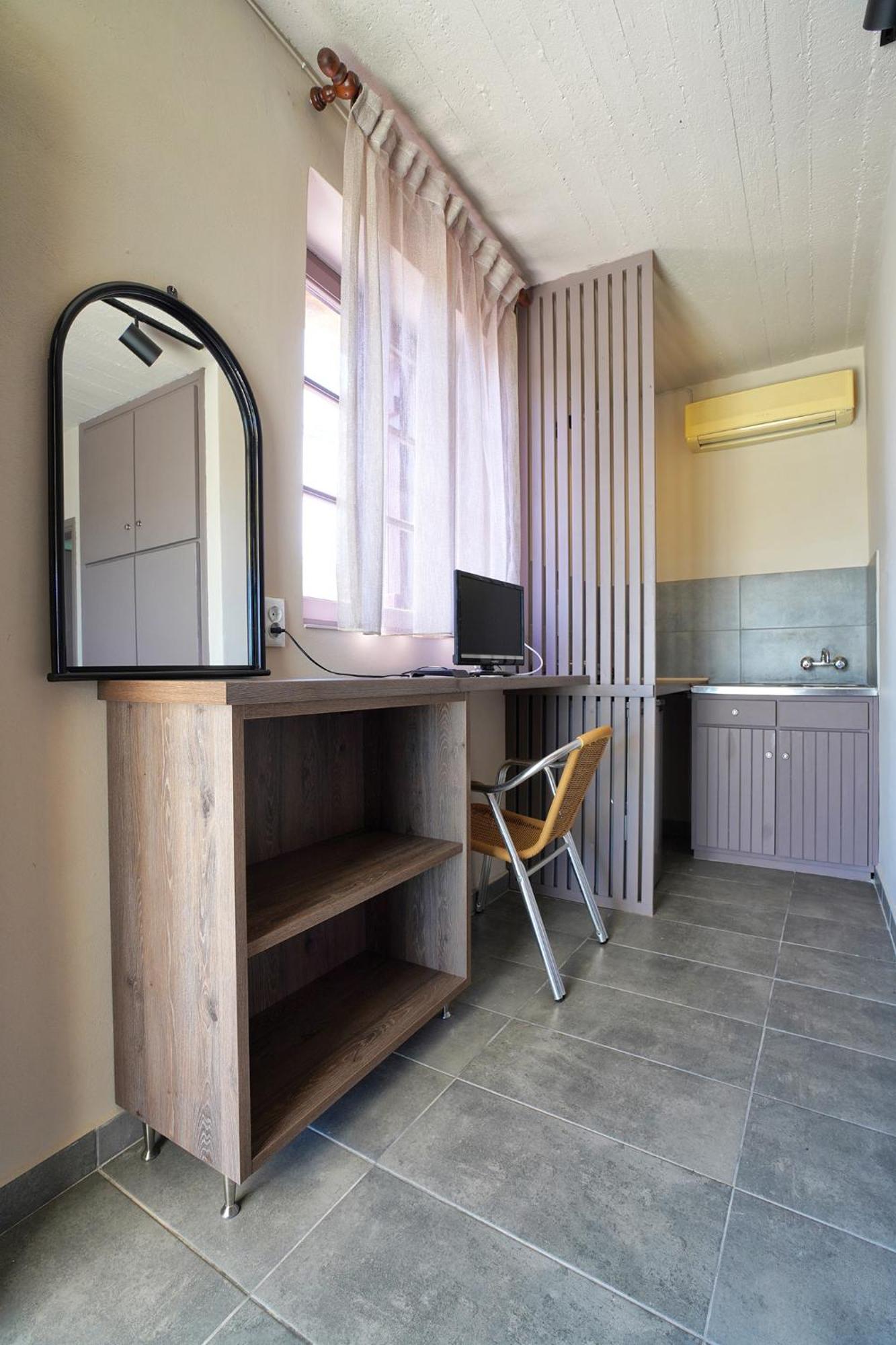 Alekos Aparthotel