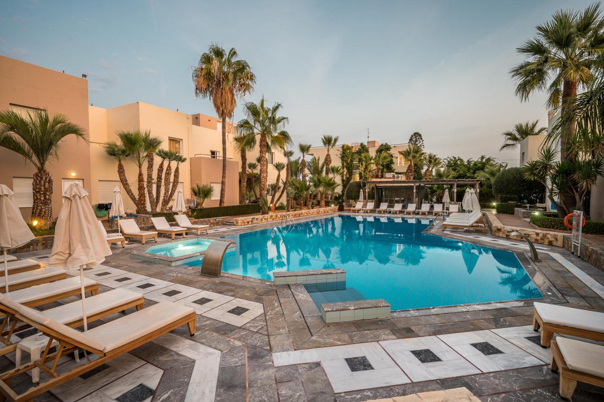 Hotel Meropi & 4*