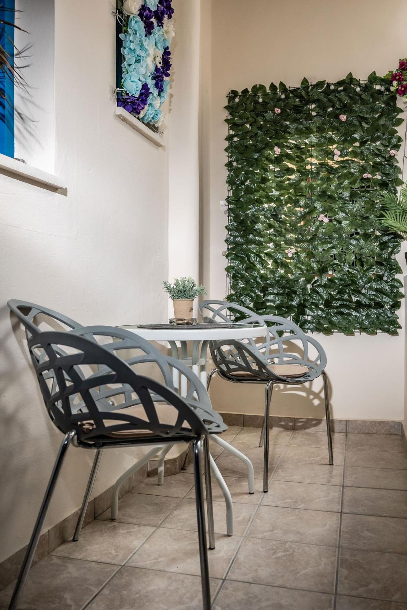 Aparthotel Lefkes *