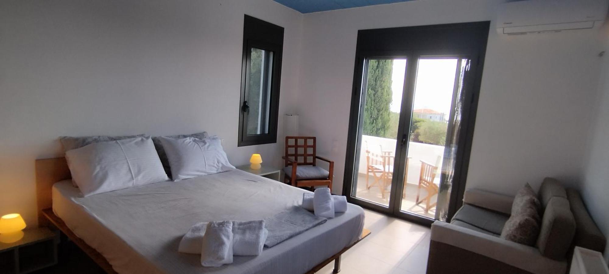 Villa Liofyto - Stylish With Views To Foinikounda Bay *