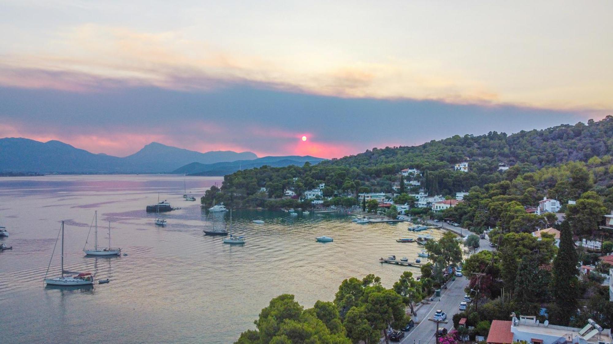 Seaview - Poros Relaxing Beachfront Flat Apartment Poros Town