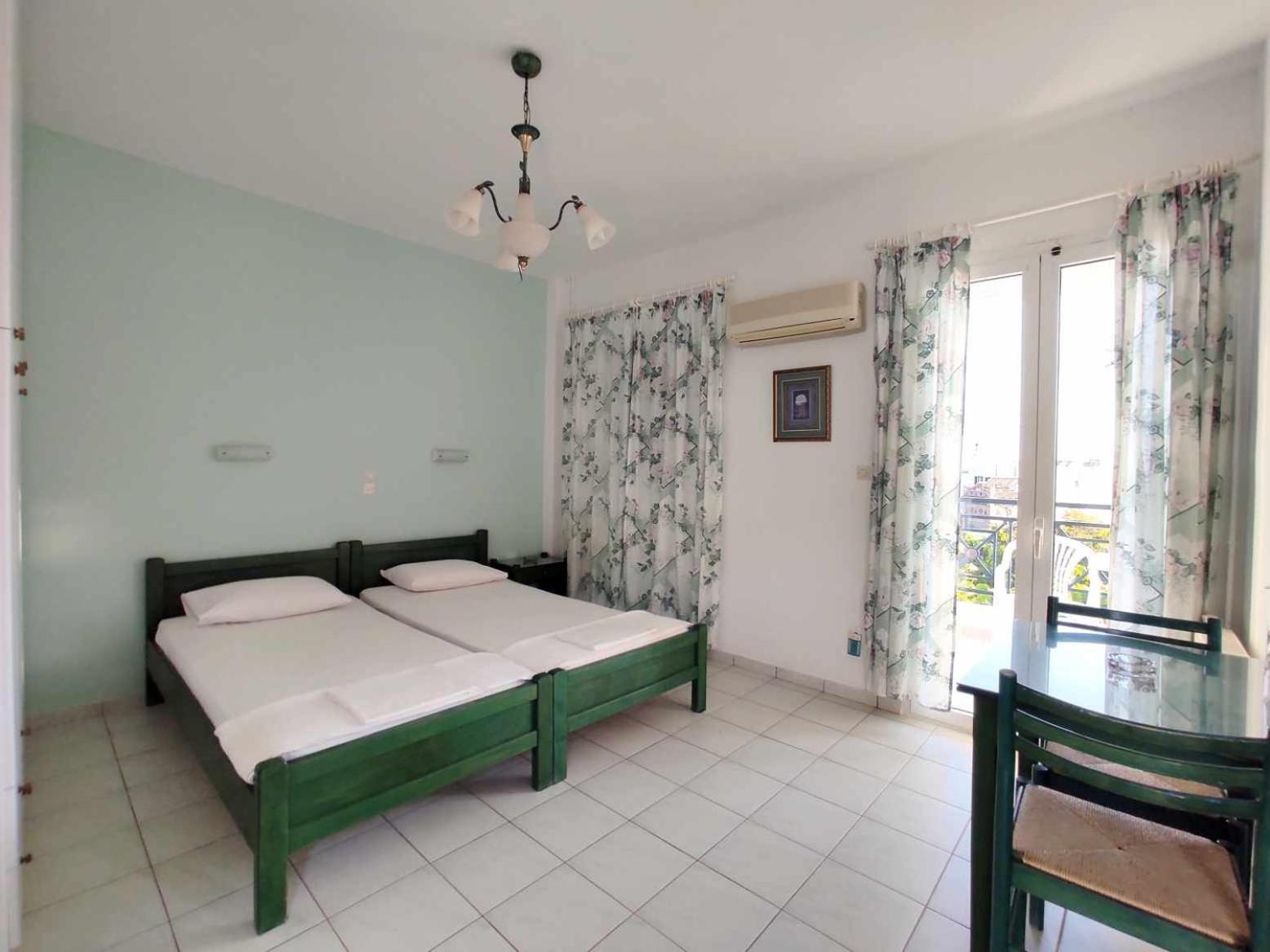 Zefiros Apartment *