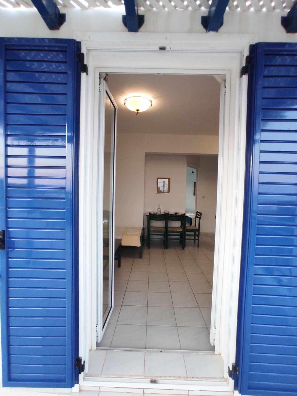 Zefiros Apartment *