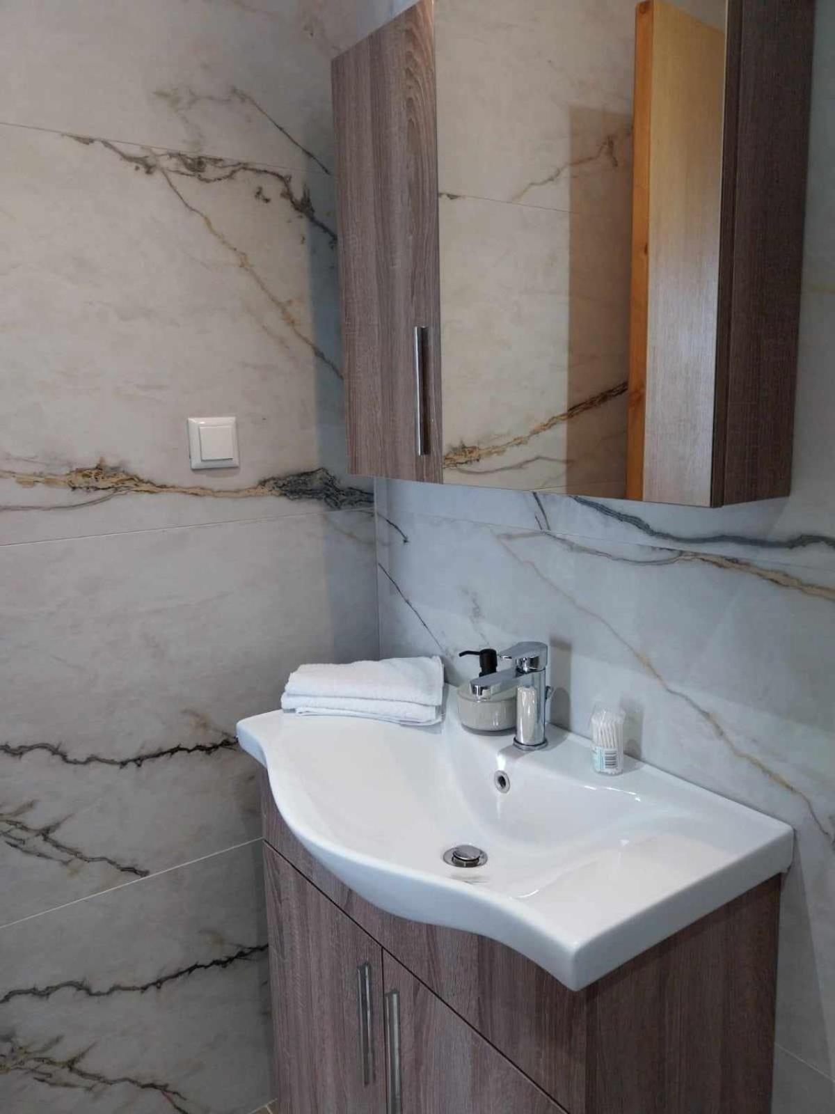Galazio Seaside Luxury & Coffee Shop Apartment *