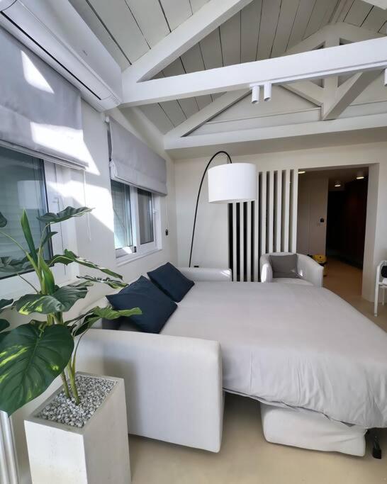 Apartment Luxury Penthouse W/ Sea View
