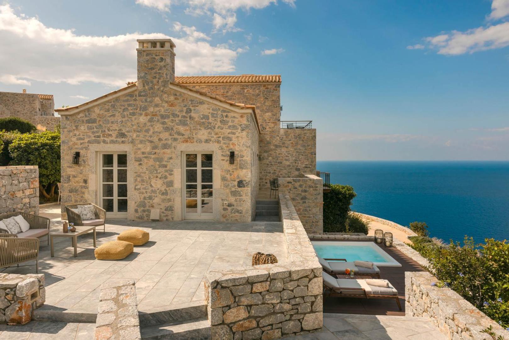 Aria Estate & 4*