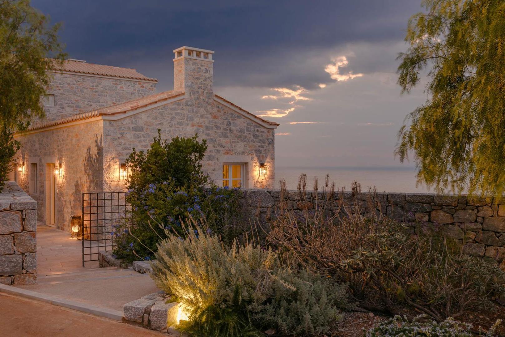 Aria Estate & Hotel 4*