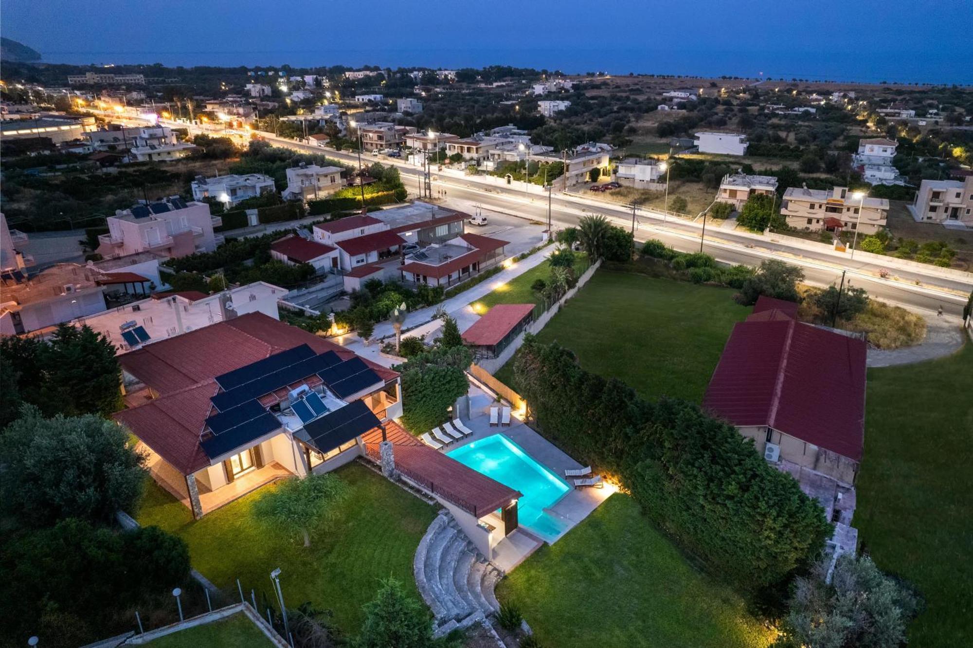 3 Roses Villa *