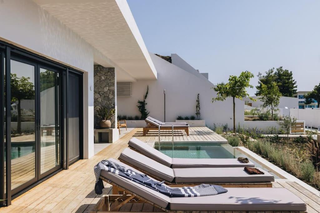 Private Pool With Prime Location Oraio Meros