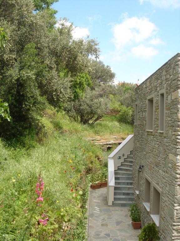 Rastoni Andros Town