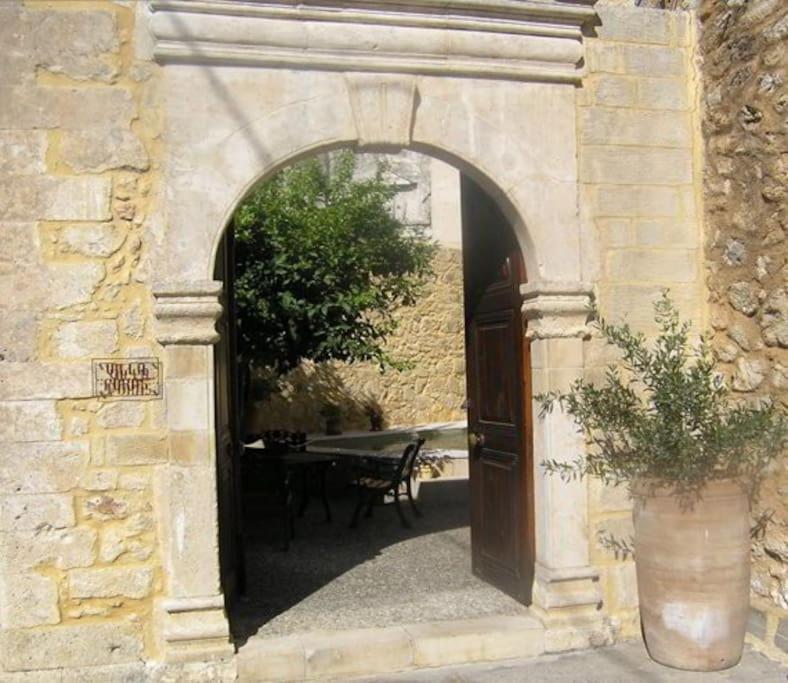 Historic Venetian Castle Ideal For Family Events!