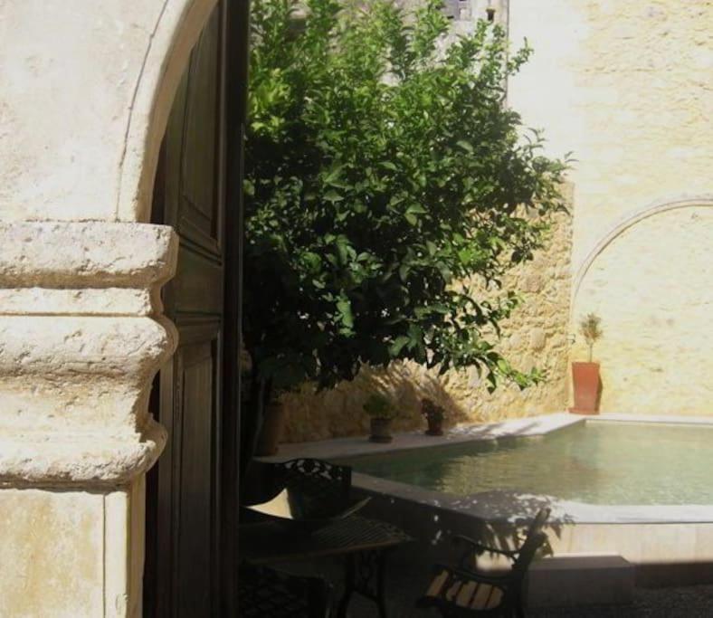 Historic Venetian Castle Ideal For Family Events! Maroulas