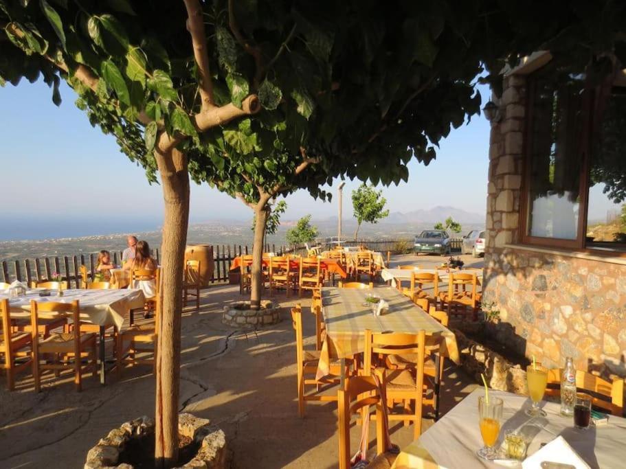 Historic Venetian Castle Ideal For Family Events! * Maroulas