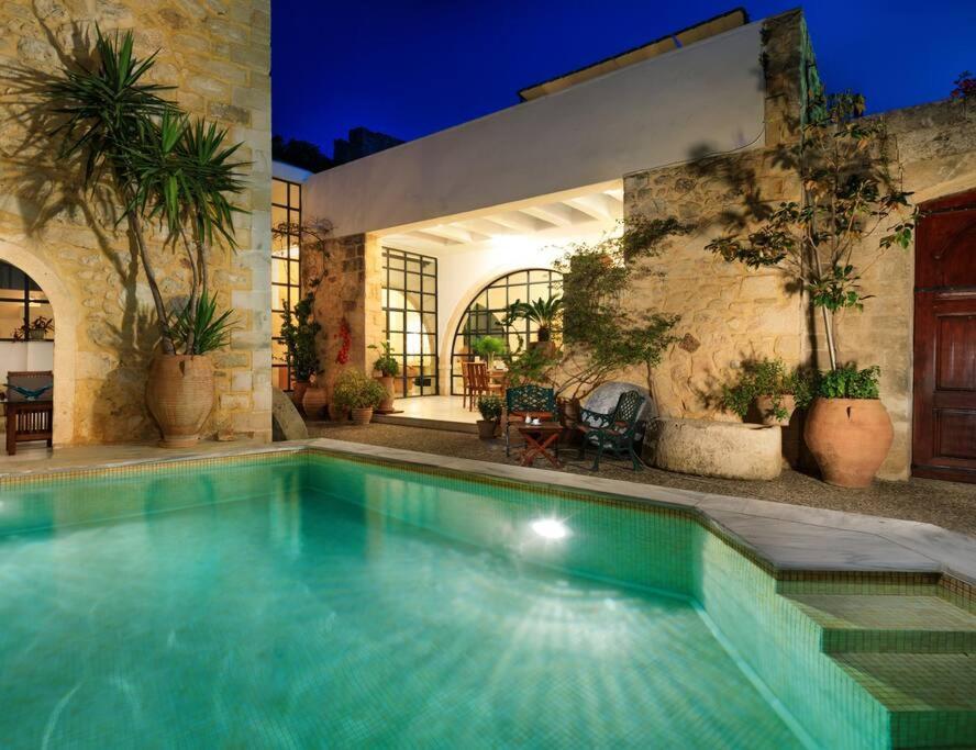 Historic Venetian Castle Ideal For Family Events! * Maroulas