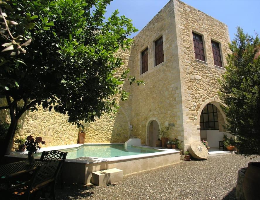 Historic Venetian Castle Ideal For Family Events! * Maroulas