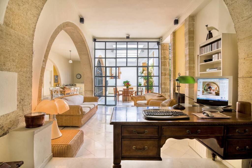 Historic Venetian Castle Ideal For Family Events! Maroulas