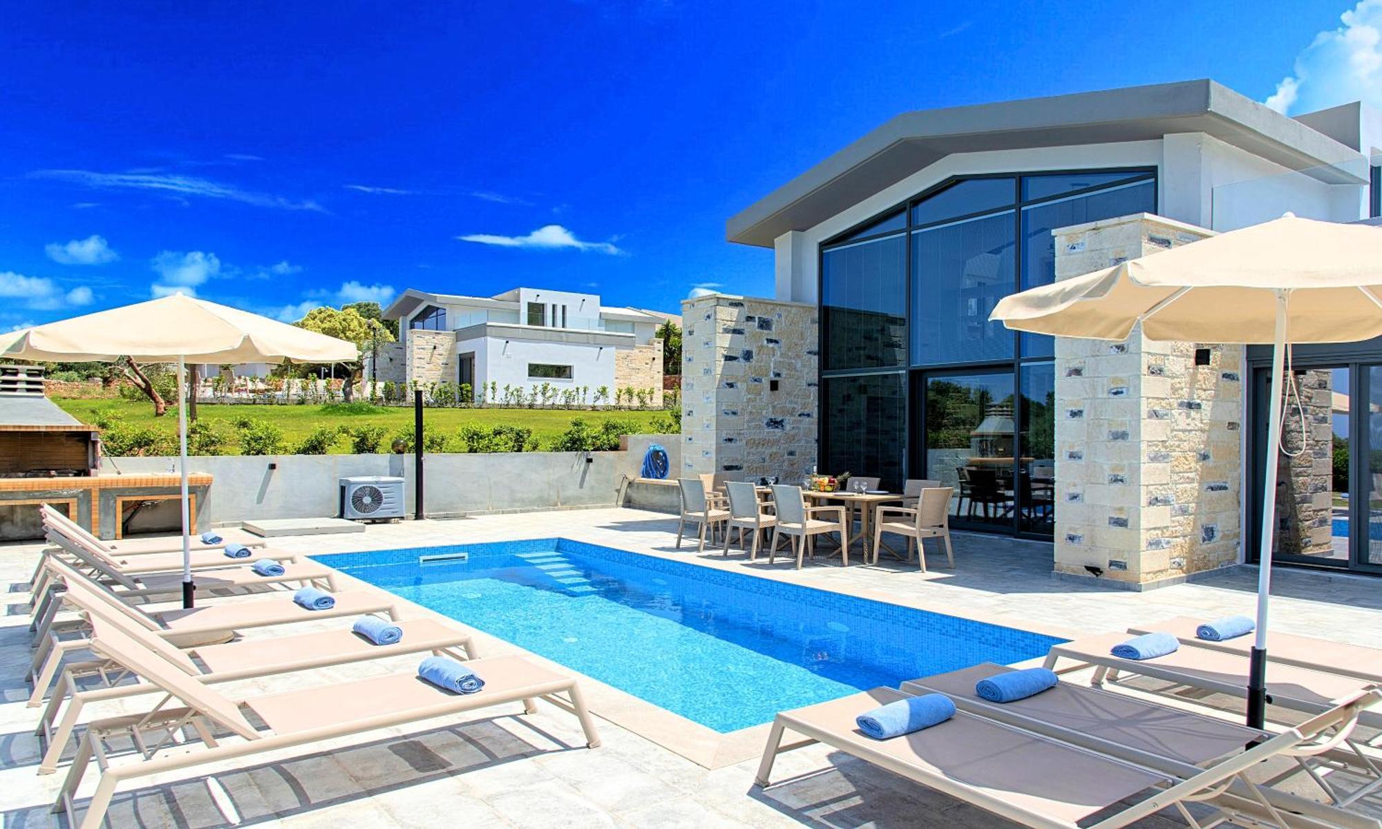 Villa Moonlights Heated Pool