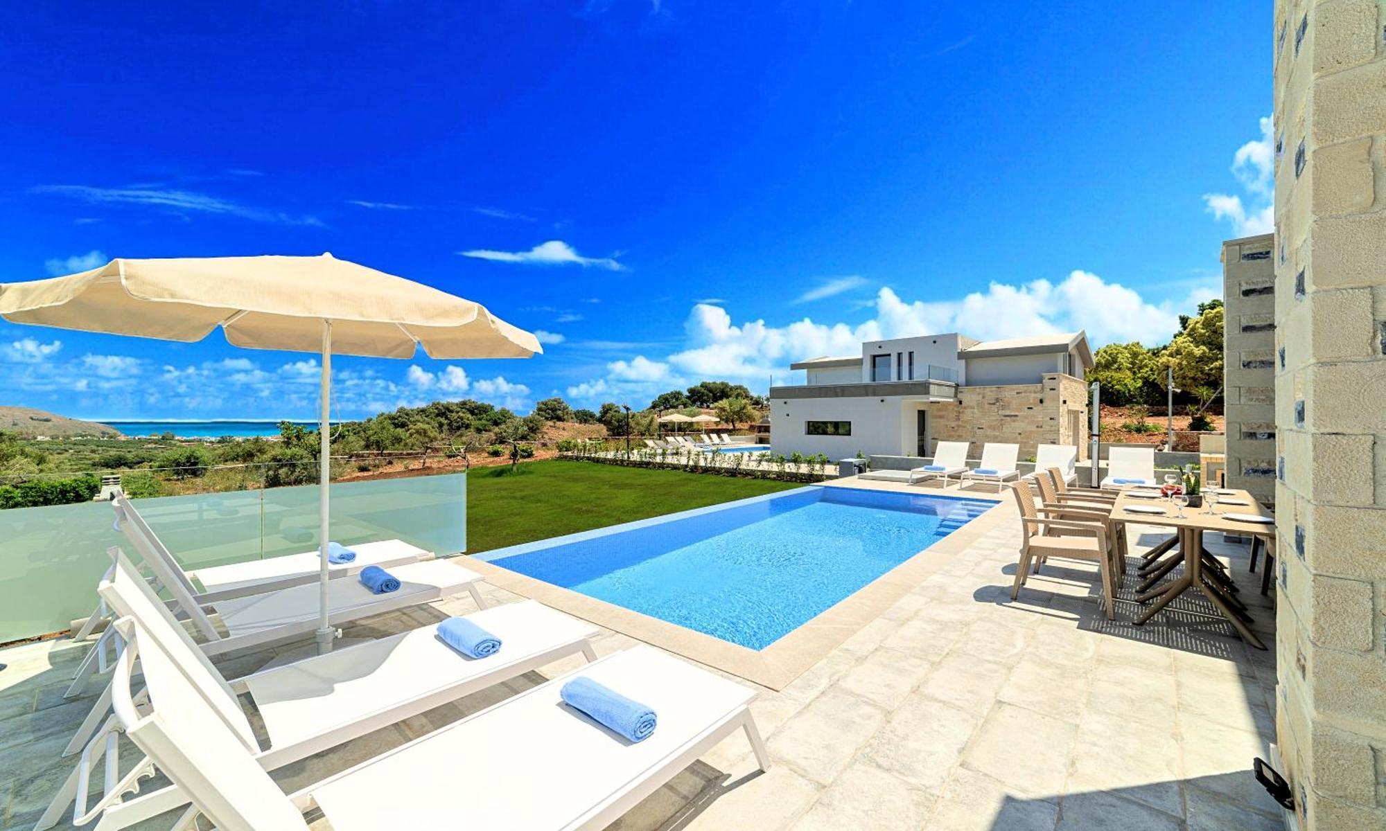 Villa Moonlights Heated Pool