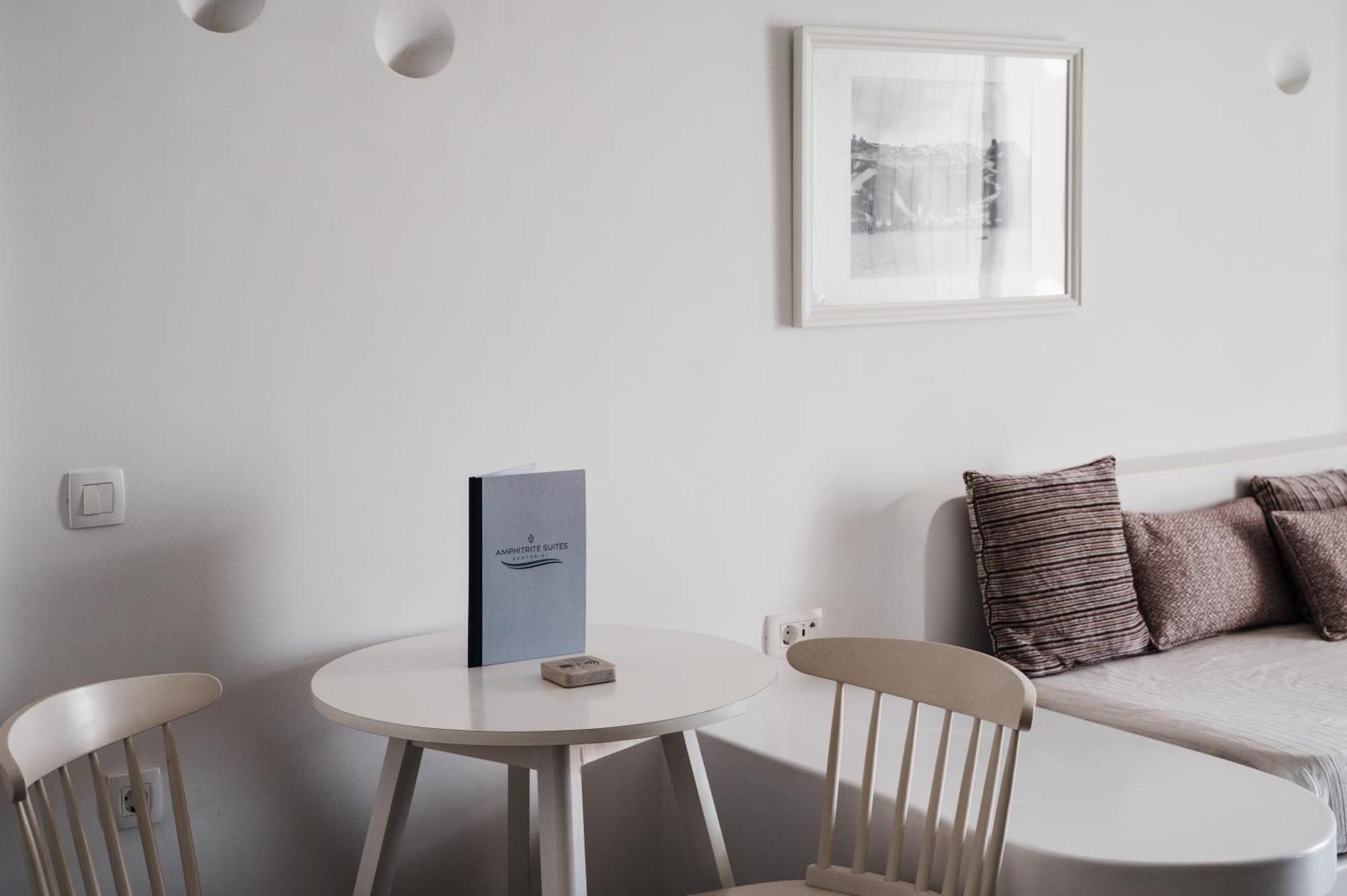 Amphitrite Santorini Aparthotel Vothon