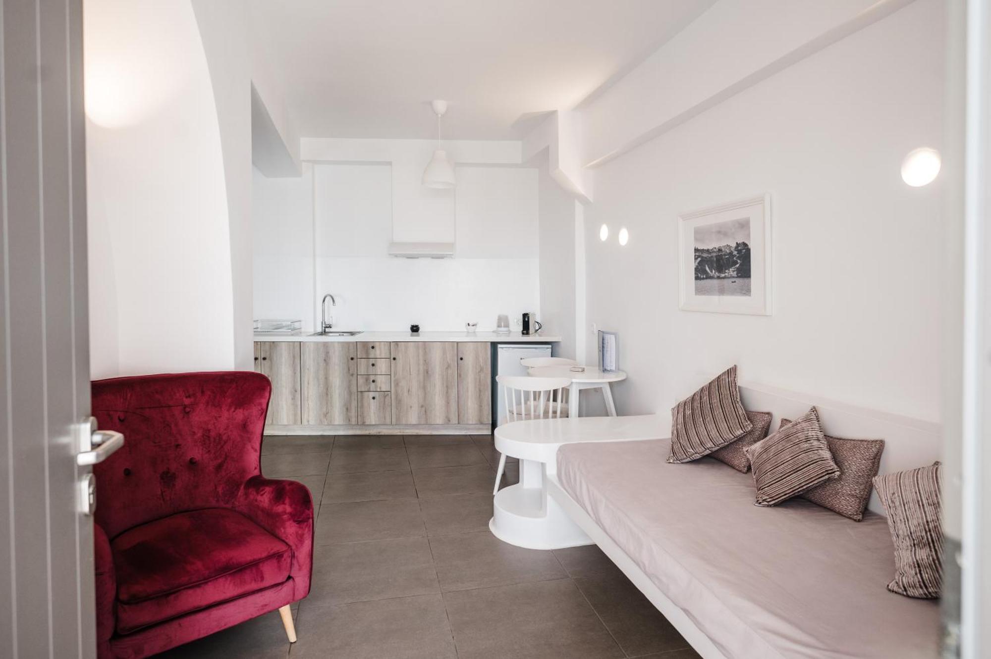 Amphitrite Santorini Aparthotel 3*