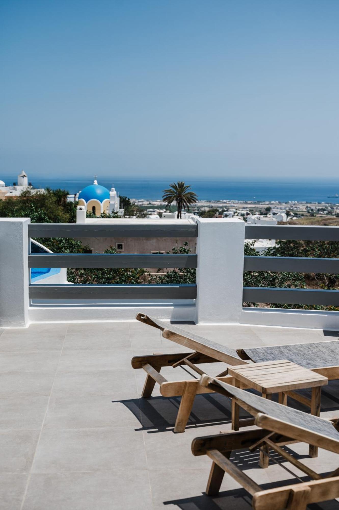 Amphitrite Santorini 3*