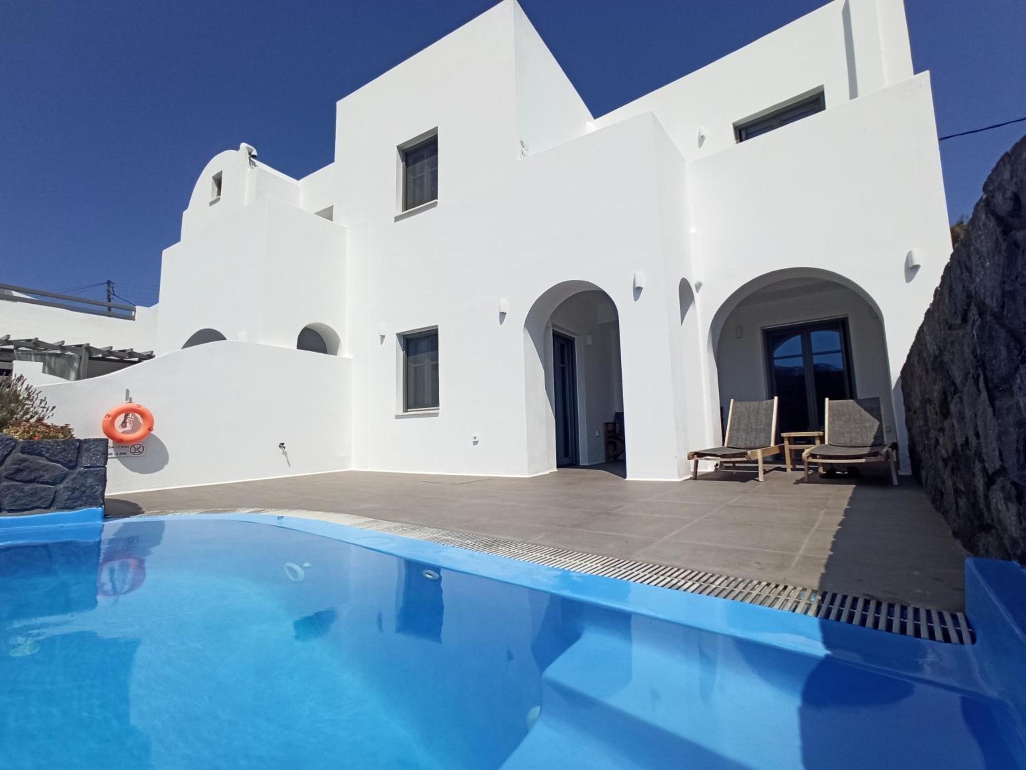 Amphitrite Santorini 3* Vothon