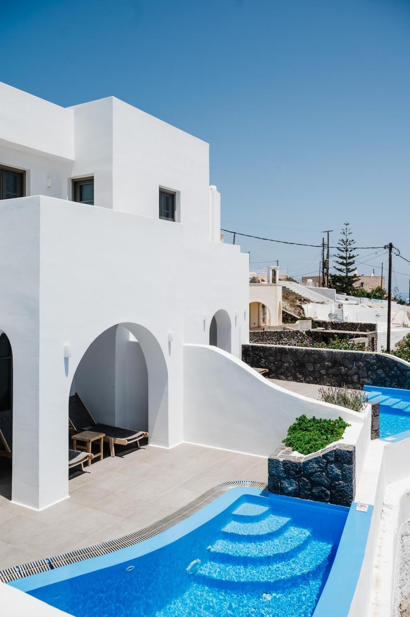 Amphitrite Santorini Aparthotel Vothon
