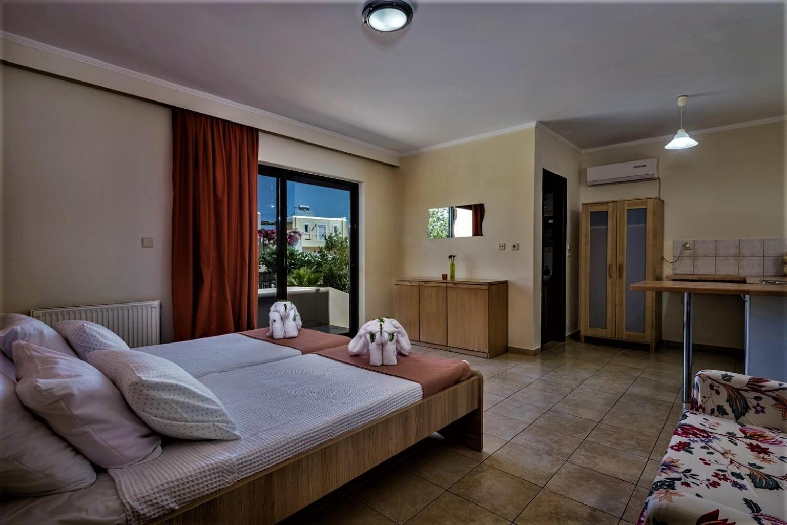Xenos 2 With A Private Pool,near The Sea *