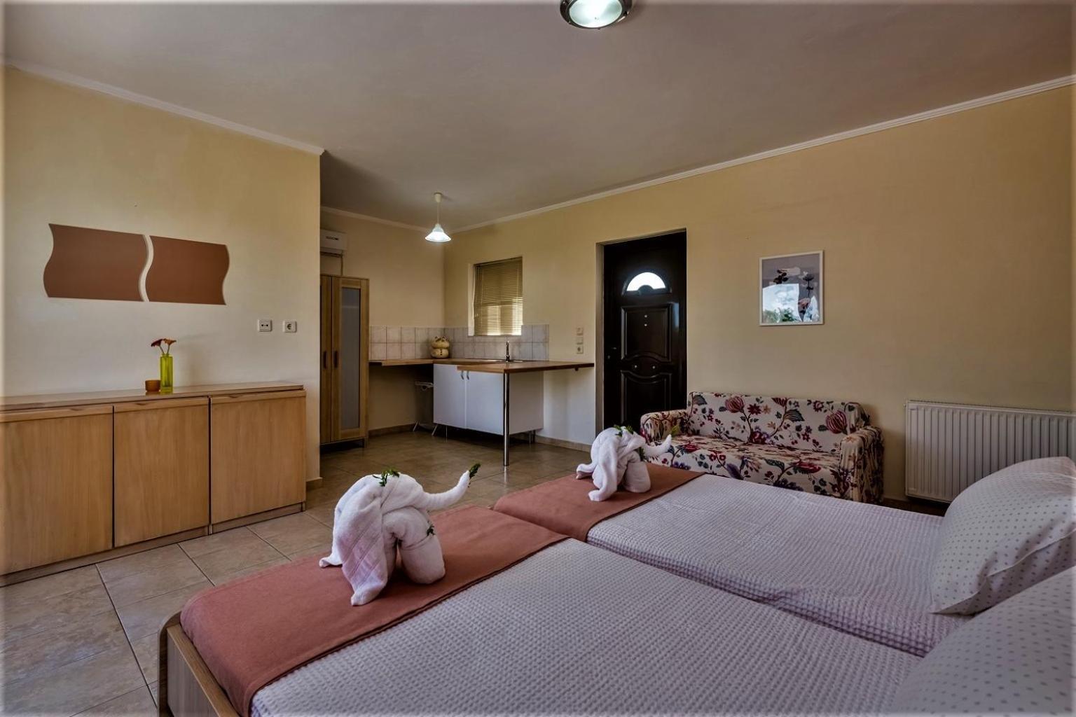 Xenos 2 With A Private Pool,near The Sea