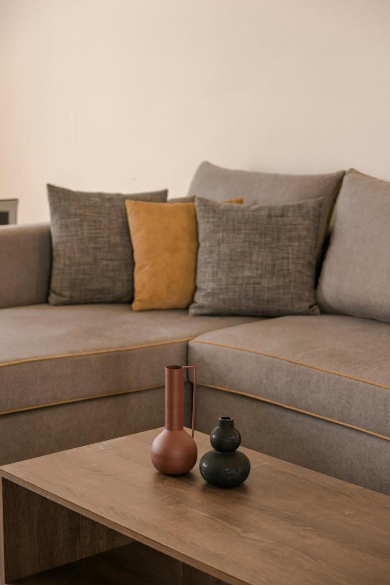 Cityscape Apartment *