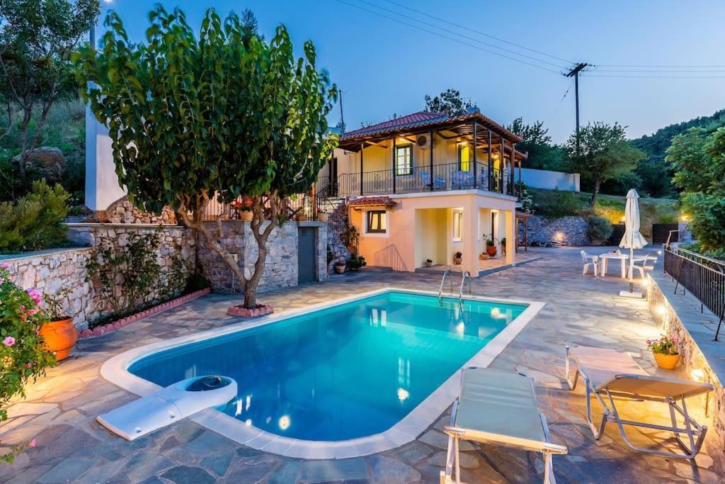 Avgeri Skopelos Town