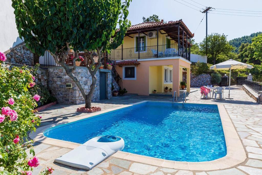 Avgeri Skopelos Town