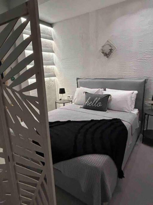 Antoniou Santorini Luxury Apartment *