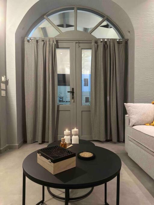 Antoniou Santorini Luxury Apartment *