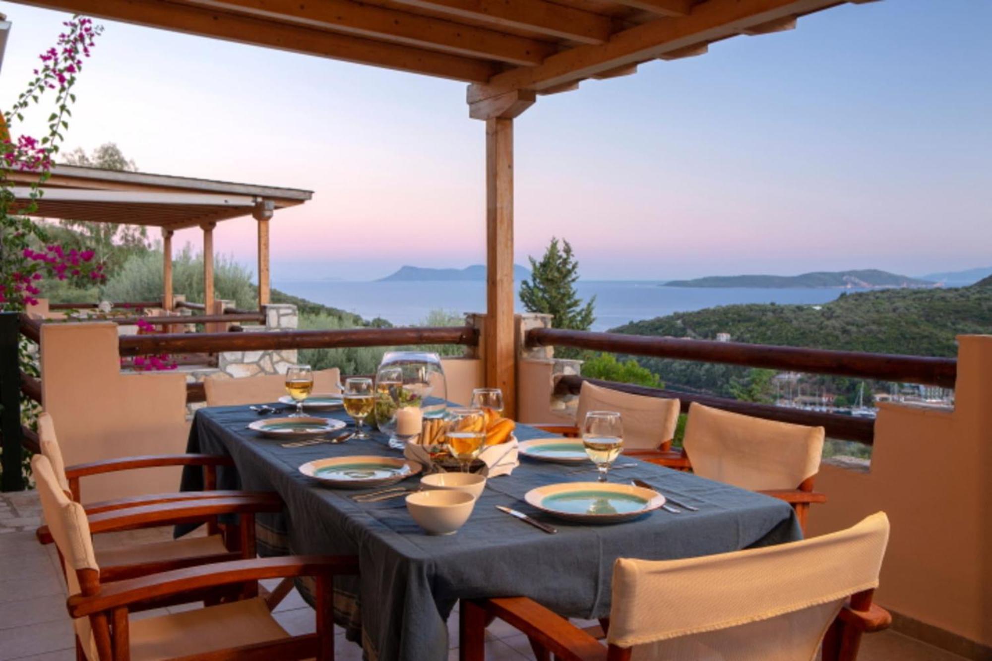 Giancarlo - Lovely With Stone And Wood Elements In Bay Sivota (Lefkada)