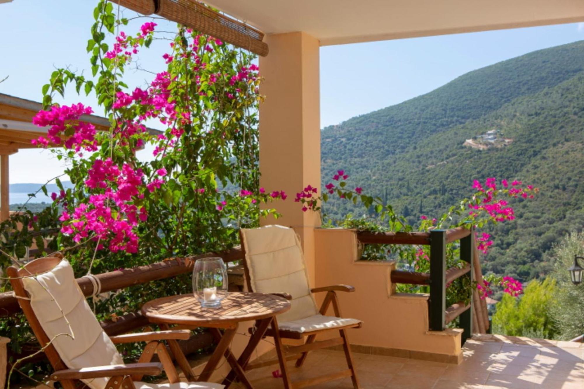 Giancarlo - Lovely With Stone And Wood Elements In Bay Villa Sivota (Lefkada)