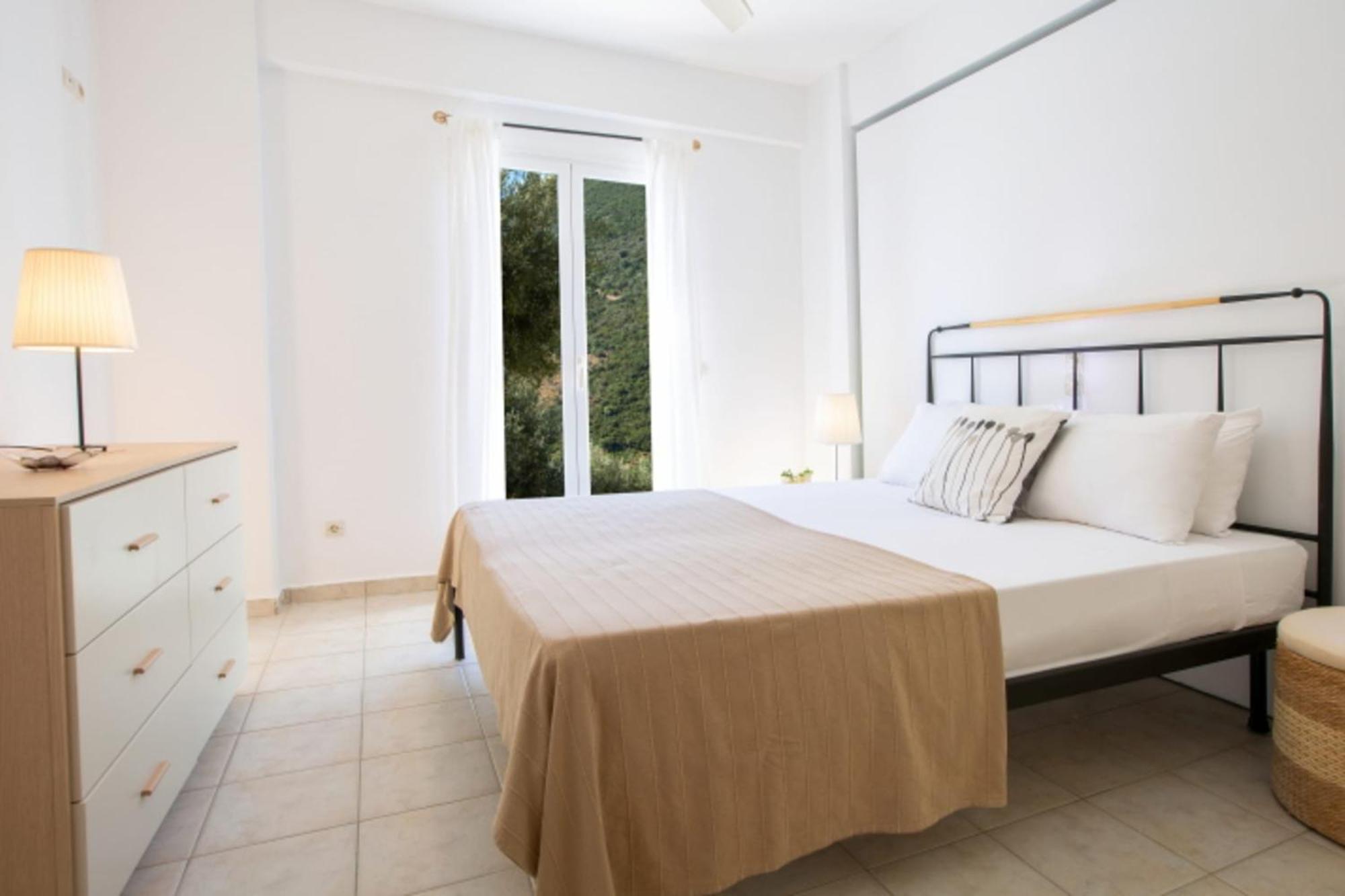 Villa Giancarlo - Lovely With Stone And Wood Elements In Bay Sivota (Lefkada)