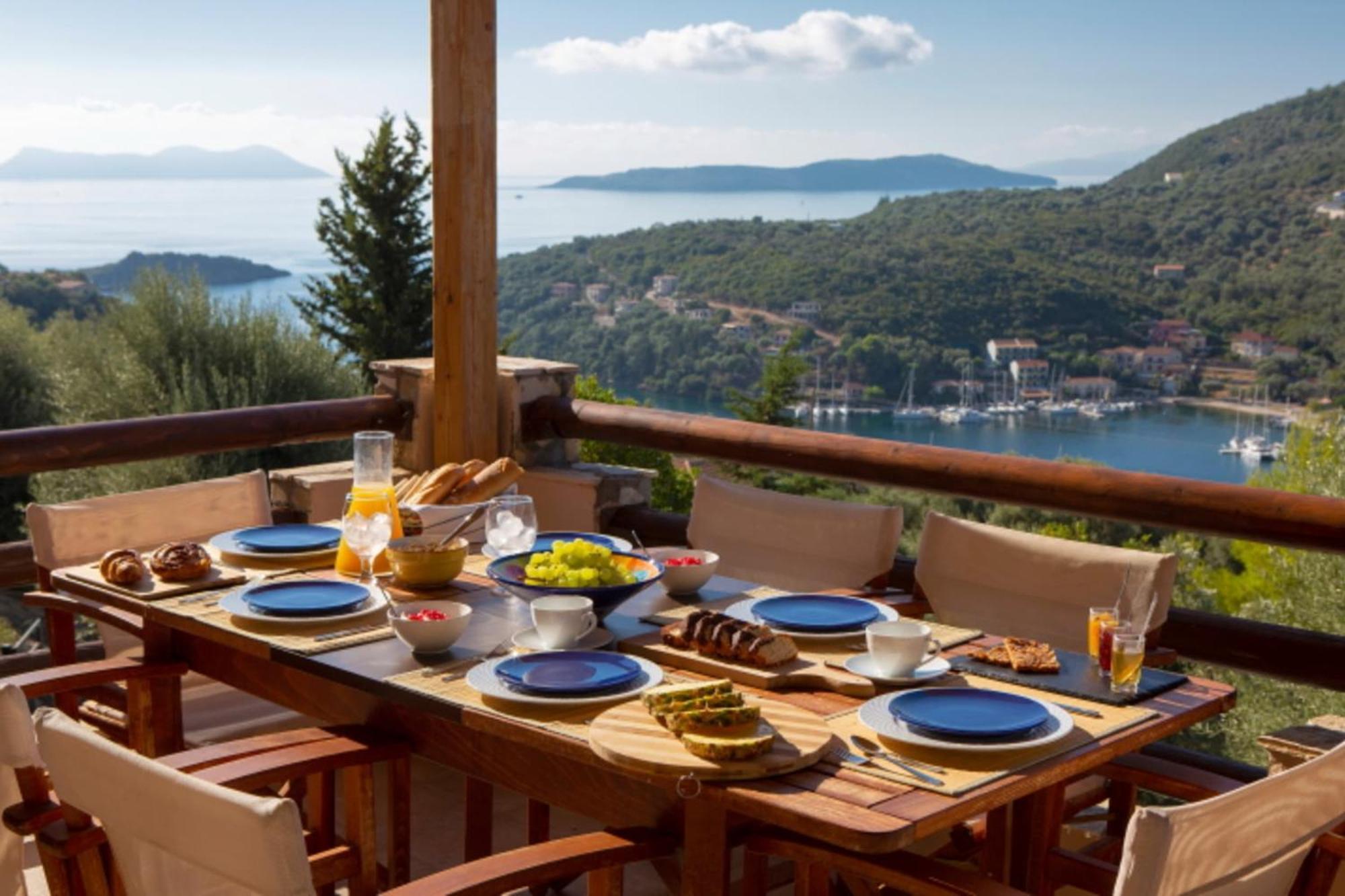 Villa Giancarlo - Lovely With Stone And Wood Elements In Bay *